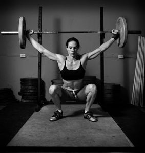512px-Weight_lifting_black_and_white (1)